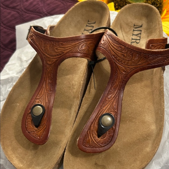 Myra Bag Hand Tooled Leather Thong Sandals - Brown/Tan - Size 10 - Picture 3 of 11